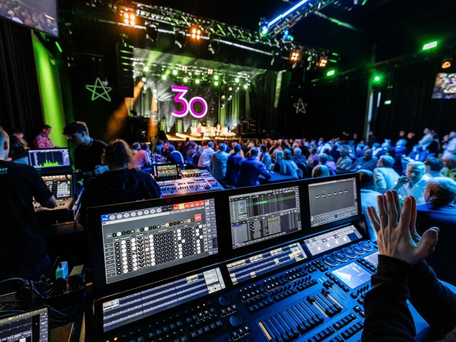 Der FOH-Arbeitsplatz auf der Jubiläumsveranstaltung des Starlight Showservice