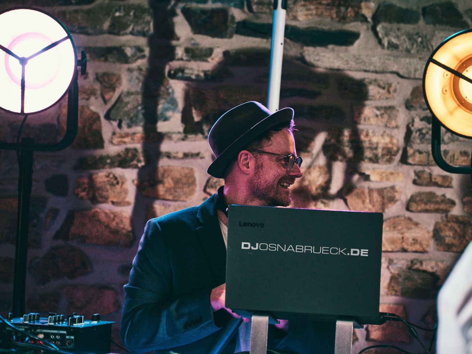 Das Team von DJ Osnabrück im DJ-Einsatz